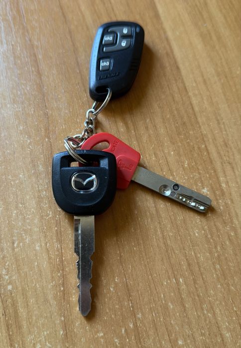 Mazda 3 BK 2006 ключ + сервісний ключ +  ОРИГ