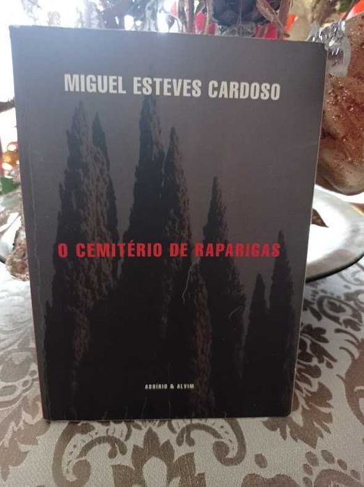 Livro "Cemitério de Raparigas" de Miguel Esteves Cardoso - Assírio & Alvim
