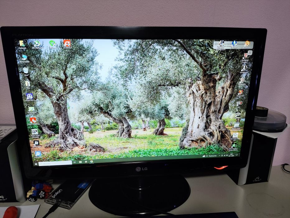 Komputer Fractal design FX 8350 monitor 24 16gbram 500gb ssd rx580 8gb