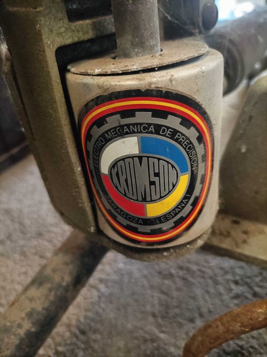 Máquina manual para lançar pratos Kromson, Coto-2000.