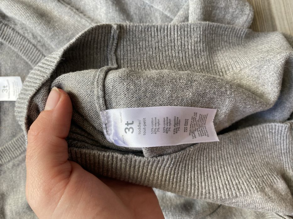 Sweter chłopięcy Carter's 3T 98/104 szary dekolt V