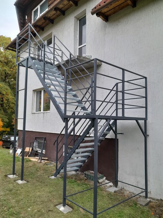 Schody zewnętrzne metalowe