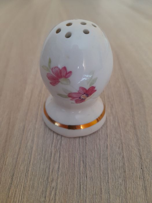 Porcelanowa ceramiczna solniczka