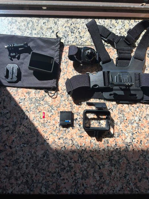 GoPro Hero 6 Black, cartão SD e acessórios