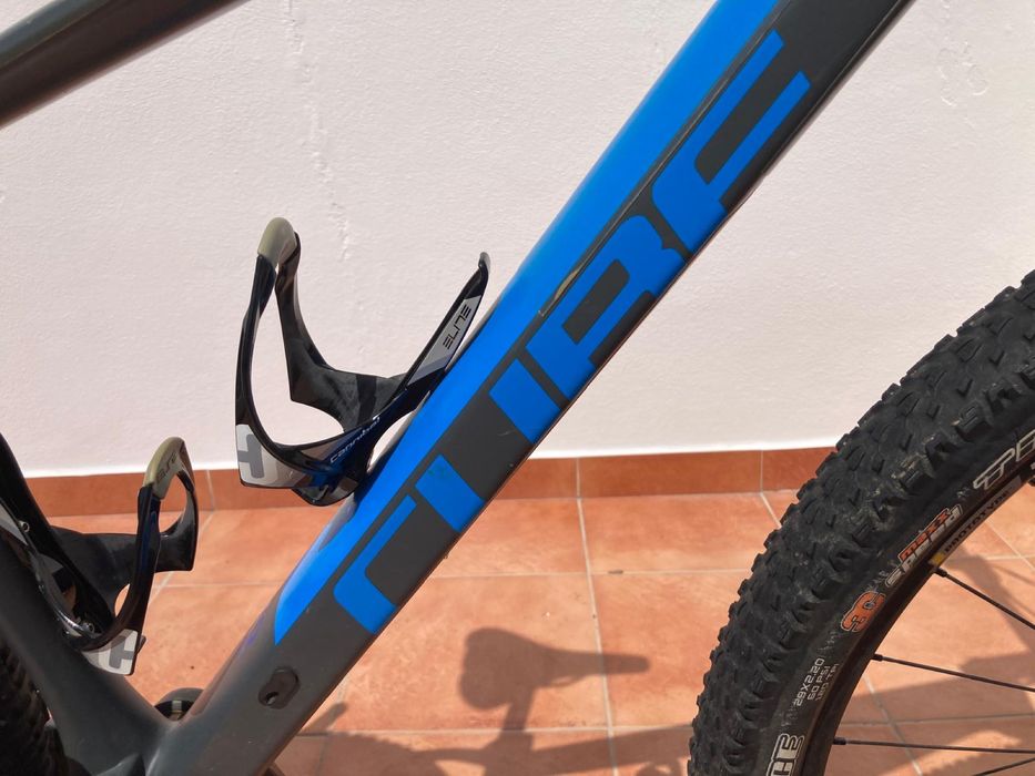 Bicicleta Cube Carbono