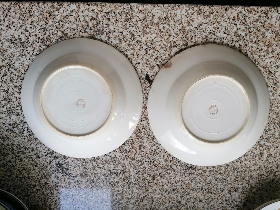 Pratos antigos variados