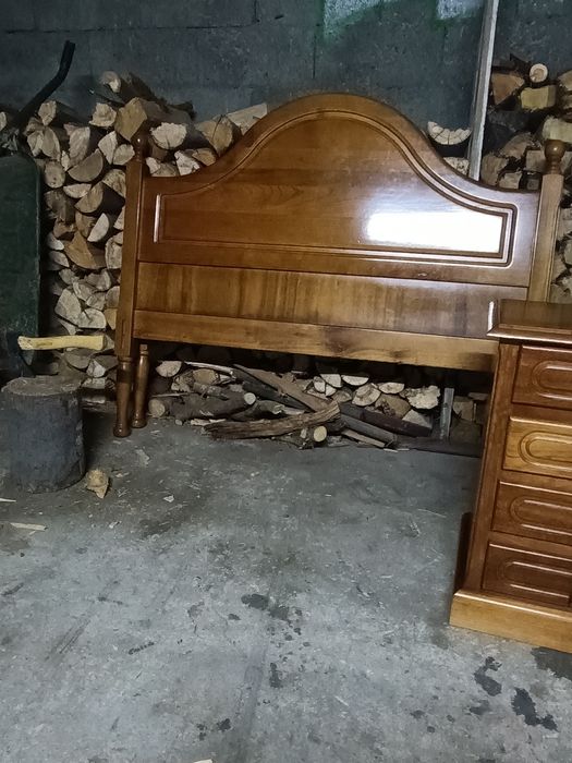 Vendo cama e mesinhas de cabeceira