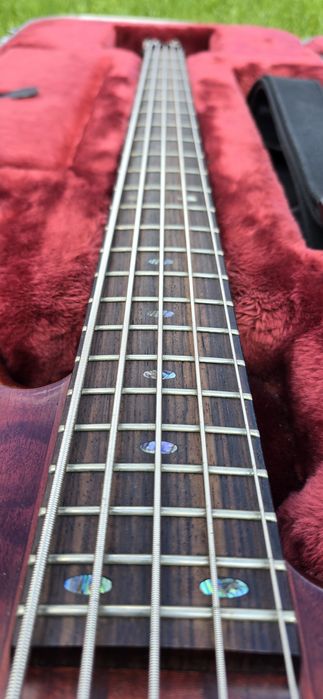 600 длр.  Бас гітара Ibanez