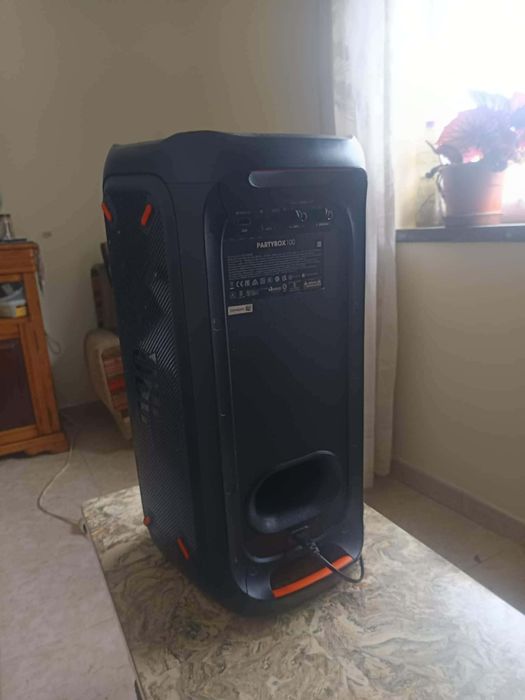 JBL PARTYBOX 100 impecavel