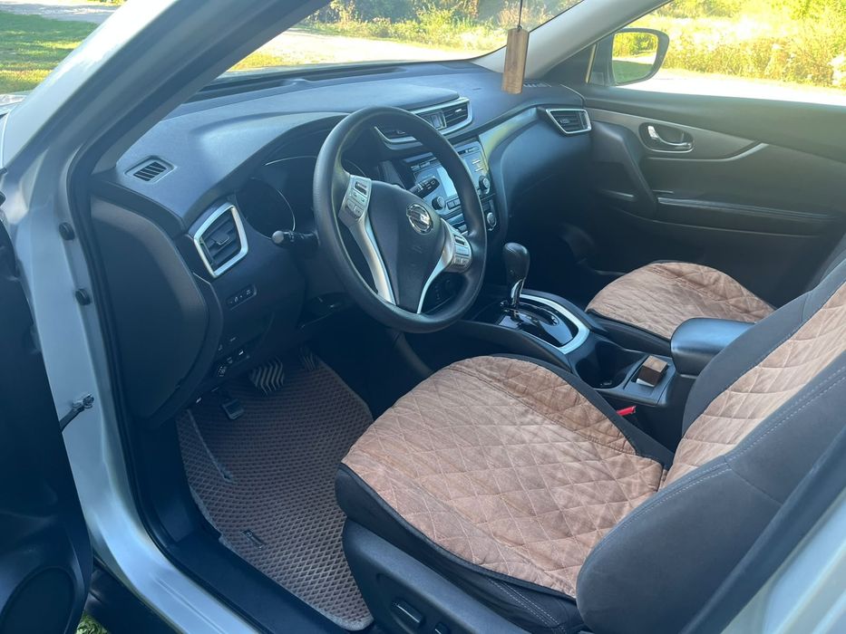 Автомобіль "Nissan Rogue"