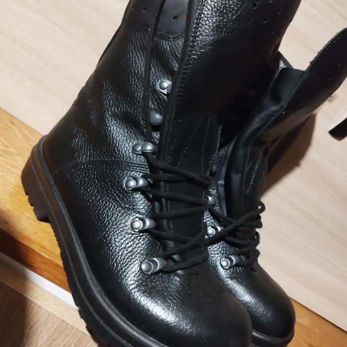 Берці шкіряні нові 38,39