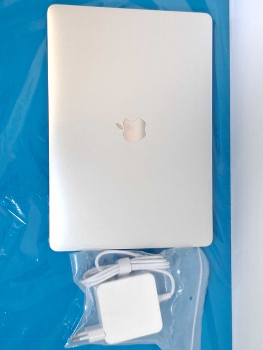 MacBook Pro Ecrã 13,3" Intel Core i5 -  2,4 Ghz l 8 GB RAM DDR 4 | Disco SSD de alta velocidade | Estado NOVO