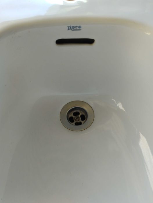 Bidé em cerâmica branca da marca Roca, como novo