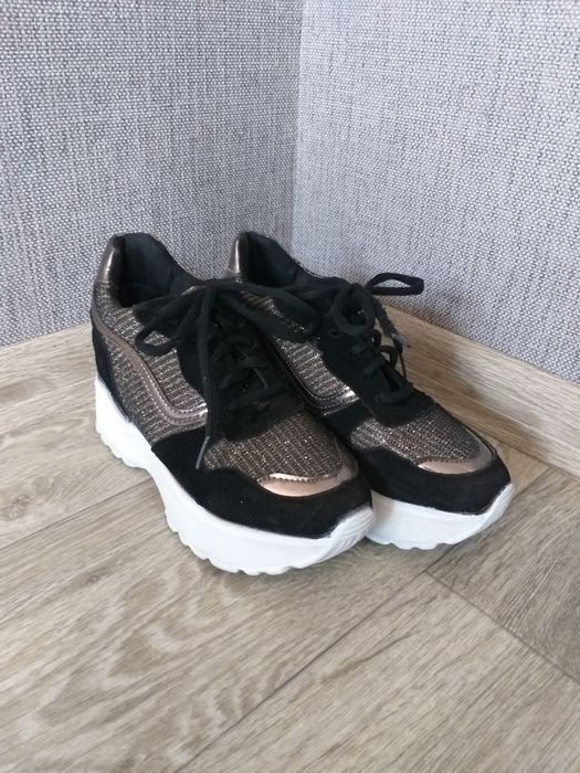 Кроссовки. Сникерсы. Кроссовки на платформе. Кросівки