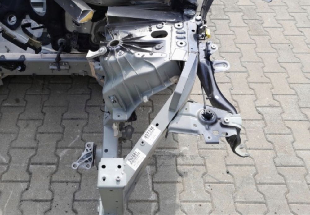 Лонжерон передний BMW IX I20