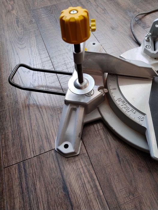 CMI Piła ukosowa 1450W 210 mm