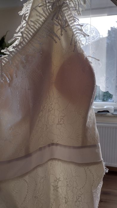 Sukienka z koronki długa l