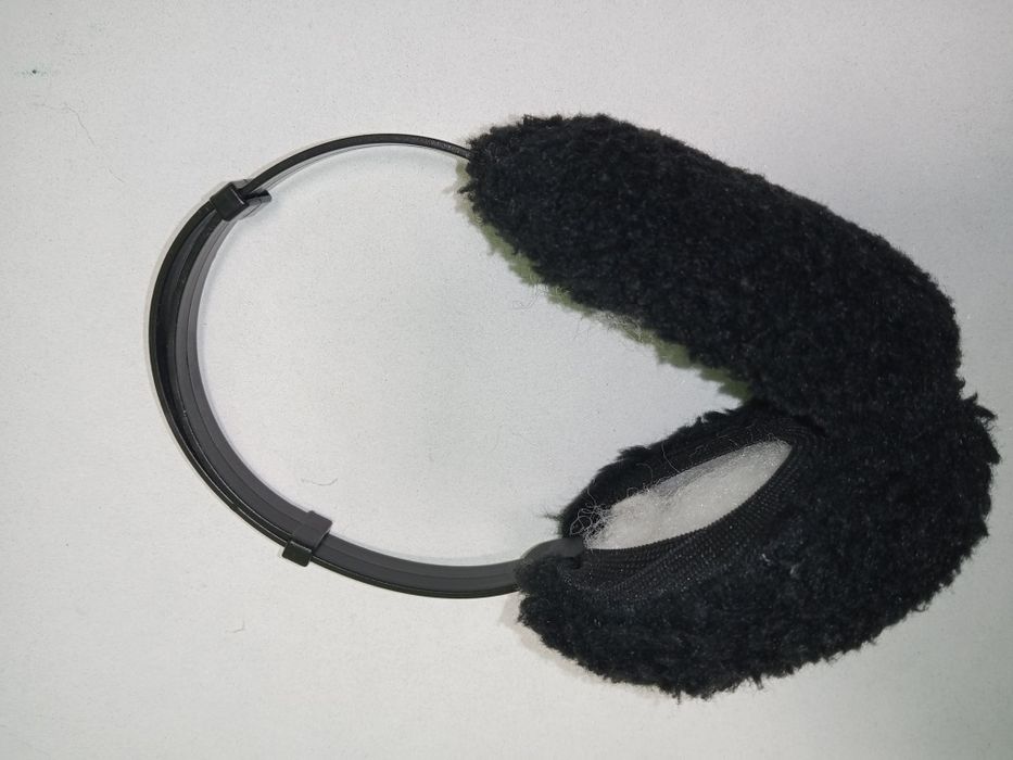 ZARA czarne nauszniki. GRATIS czarne rękawiczki.