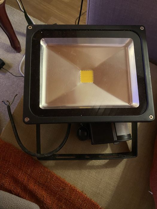 Projetor Led con sensor de movimento