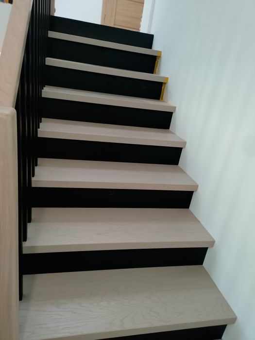 Schody drewniane, balustrady