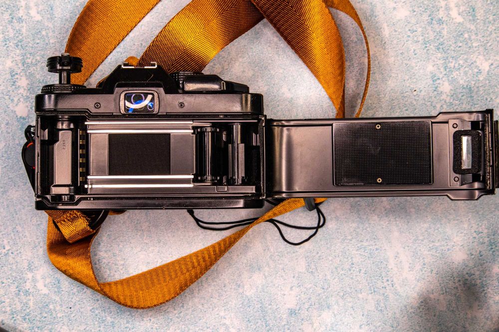 Olympus OM PC (OM40) + Auto ARICAR 28 mm f 2.8 + pasek