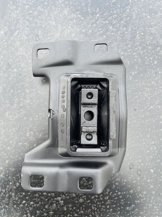 Подушка двигателя правая форд фокус 3 мазда 3 BK