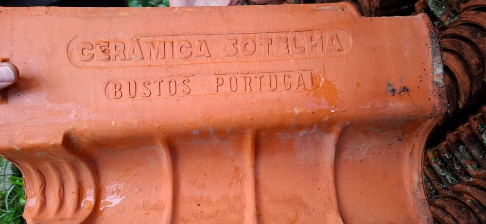 Telhas  e Topos Usadas (CERÂMICA  SOTELHA)