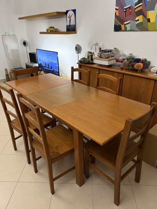 Mesa de jantar extensivel em pinho maciço com 4 cadeiras