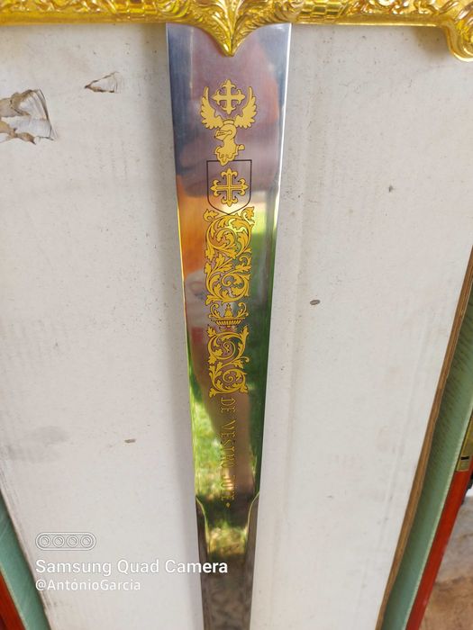 Espada/réplica D. Afonso Henriques em aço com caixa e expositor