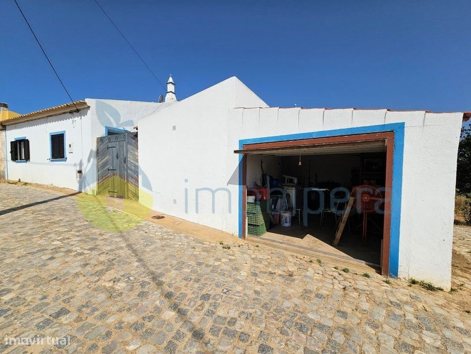 Quinta com moradia T3, com terreno de12.494m2 , na Torre, Armação d...