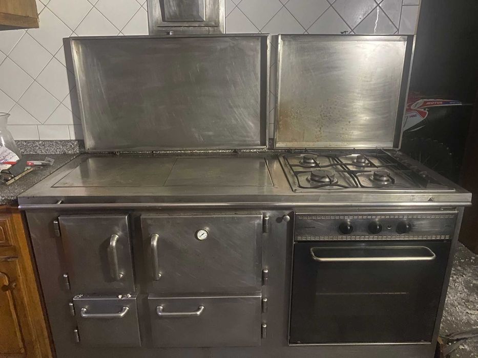 Vendo fogão a lenha/gás