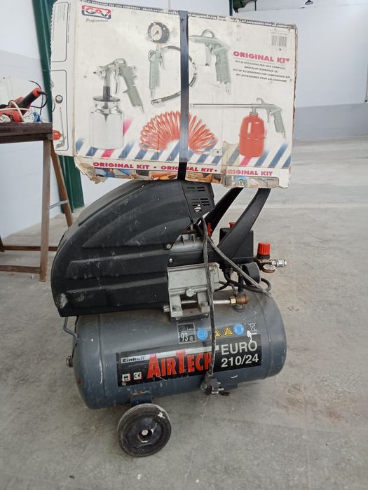 Vendo compressor em muito bom estado com as pistolas  e acessórios