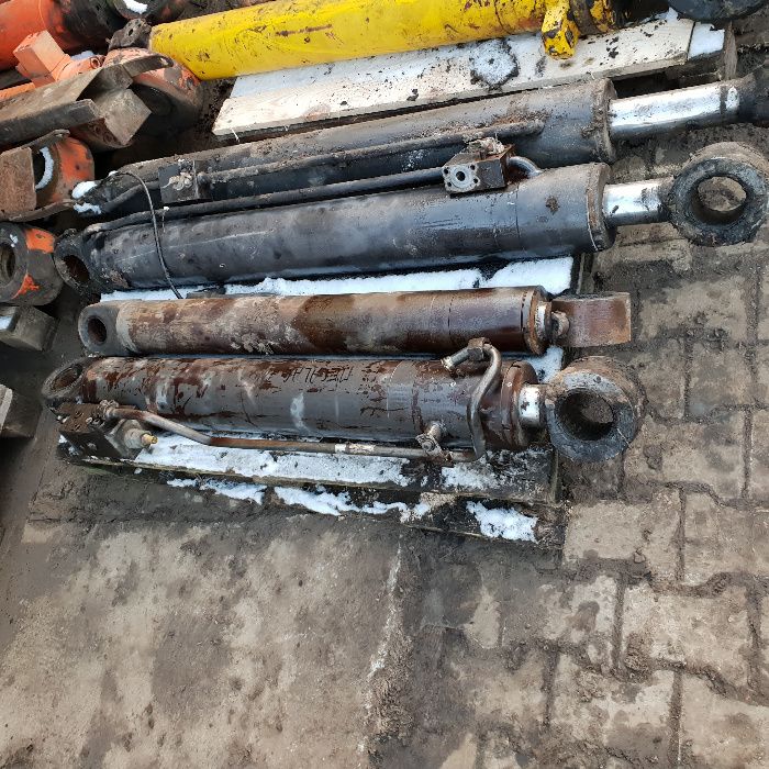koparka mecalac 714 siłownik hydrauliczny ramienia