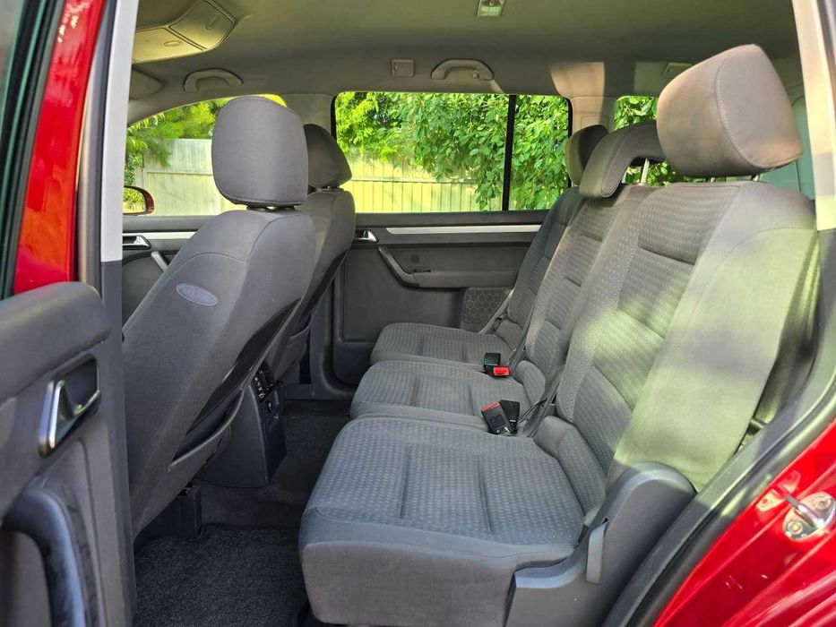 Продам Volkswagen Touran 2003. Можна в розстрочку, під викуп.