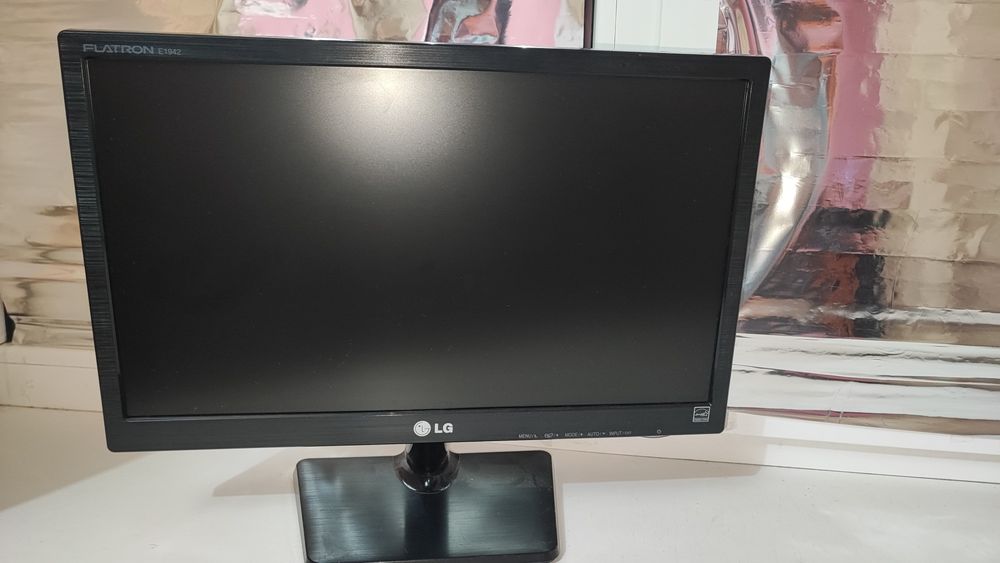 LG Flatron E1942C  монитор