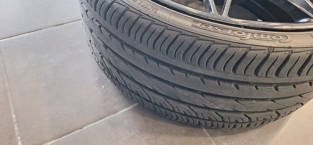 Pneus 225/30 R20