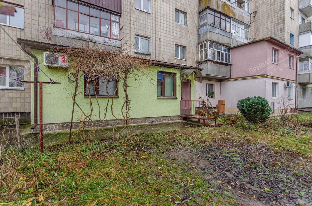 Квартира в цегляному будинку 44м2 з окремим входом!