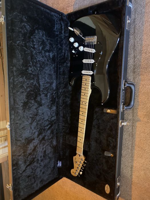 Guitarra eléctrica Fender Stratocaster série Black Edition, 7vias