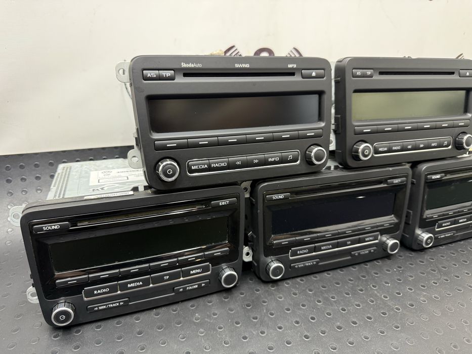 Штатна магнітола Škoda Swing 5J0035161D 5J0035161G та VW RCD 310 1K0035186AN CD/MP3 AM/FM AUX для Golf Passat Jetta Touran Fabia Roomster