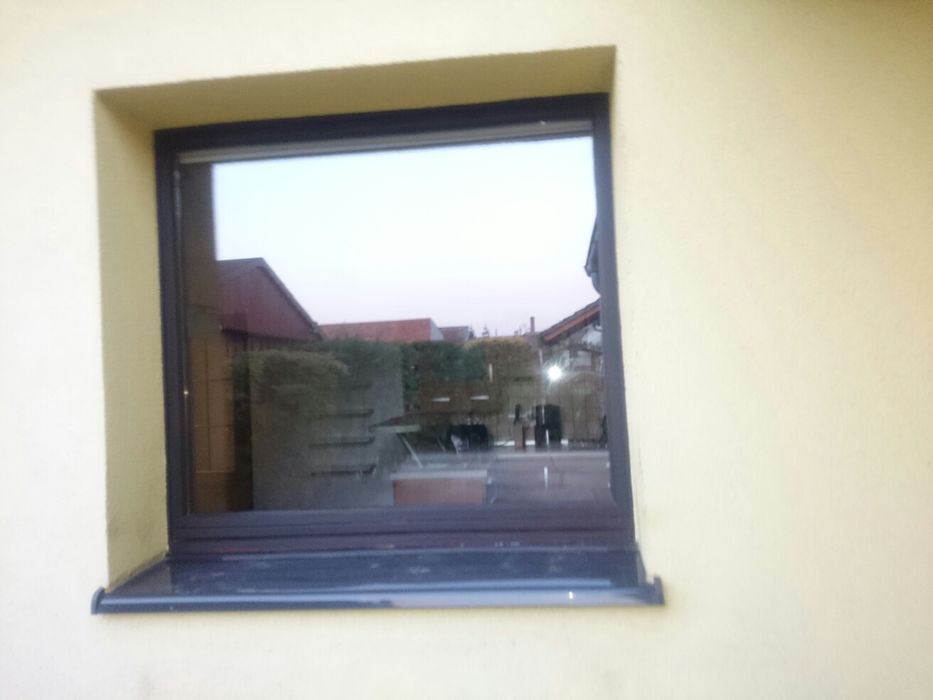 Okno drewniane z ramą po demontażu