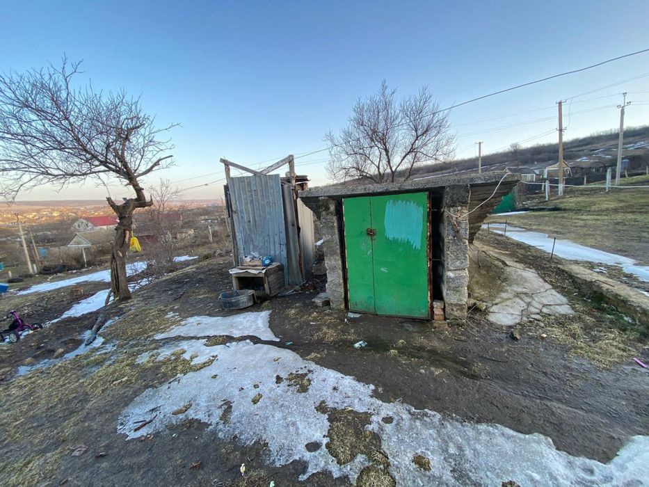 Продам хату та недобудованний будинок