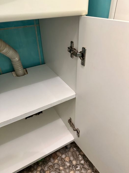 Раковина з тумбочкою у ванну