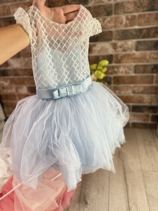 Сукні на дівчинку 5 років за все 500 грн