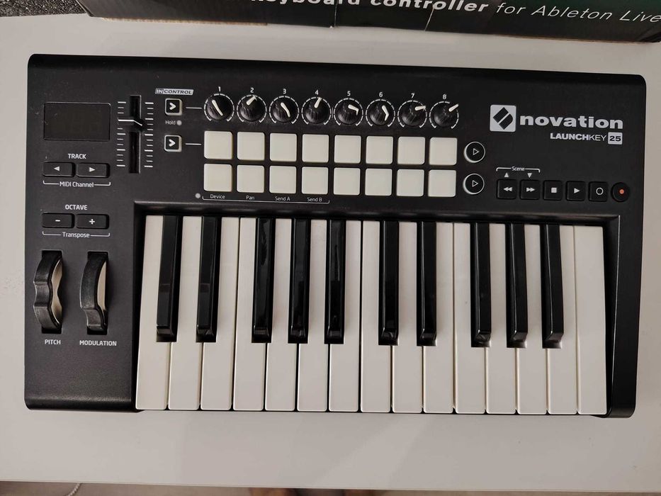 Teclado MIDI Novation Launchkey 25 MK2 (Com Caixa)