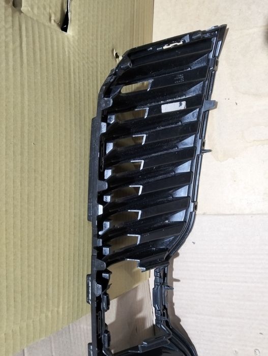 Grill Skoda Superb lll 3V0