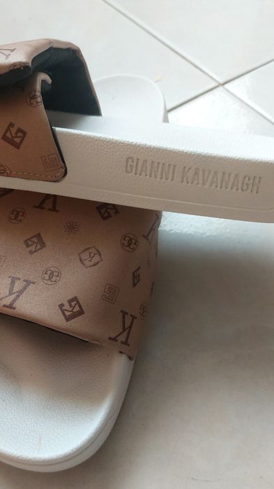 Chinelos novos Gianni
