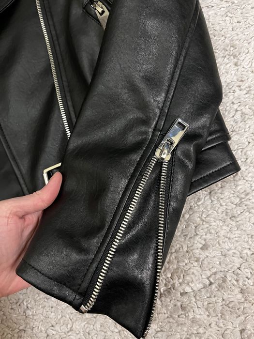 Куртка чорна .Косуха чорна Mango