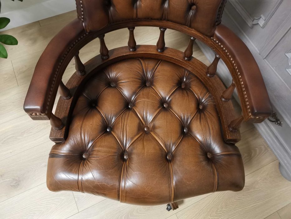 Gabinetowy FOTEL chesterfield kapitański 835/2025