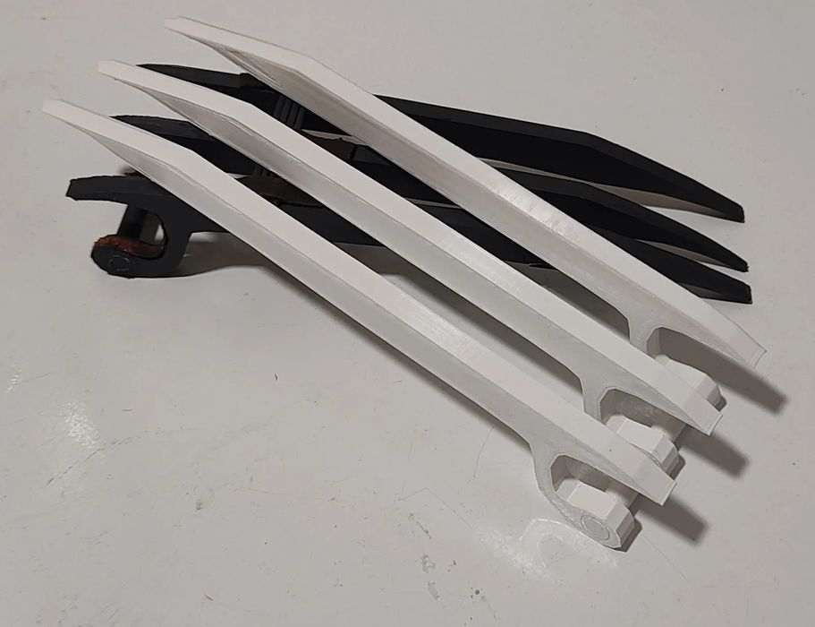 Garras do Wolverine Simples (Plastico Nao Funcional)