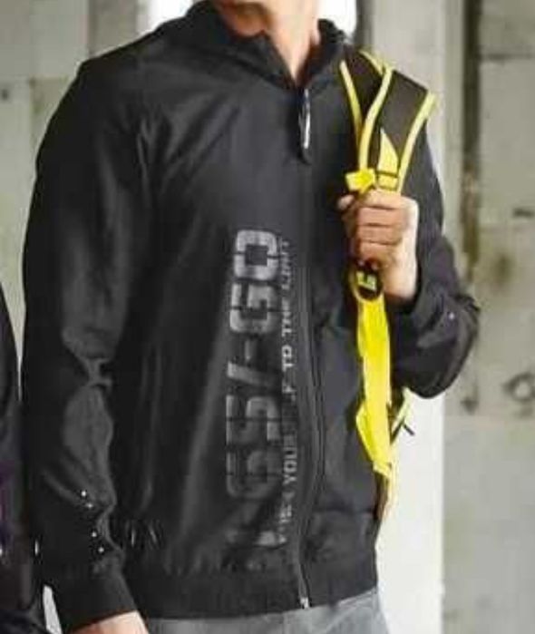 Бігова вітрівка Crivit Pro розмір М. 
Стильна і функціональна вітрівка